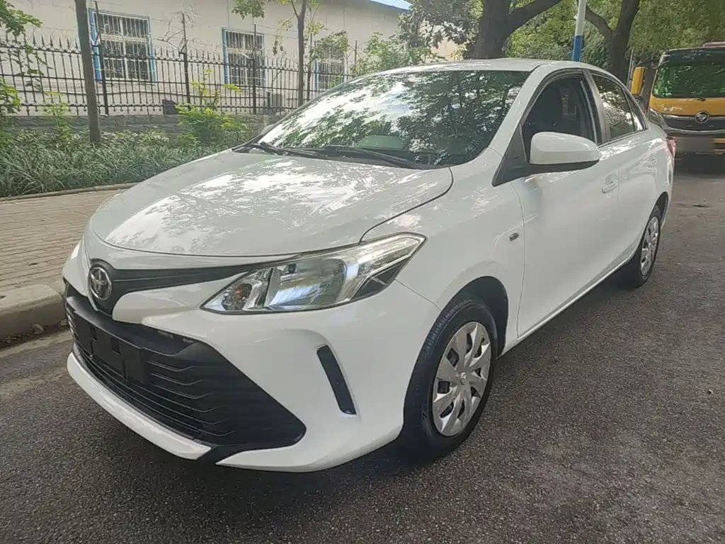 Toyota Vios — фото 2