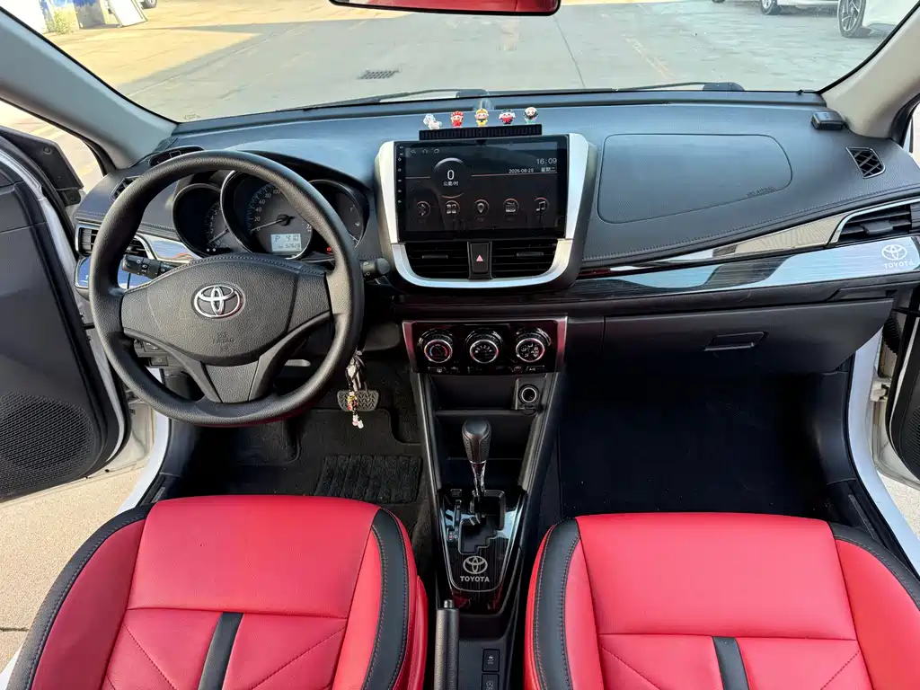 Toyota Yaris L — фото 4