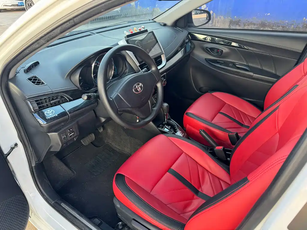 Toyota Yaris L — фото 7