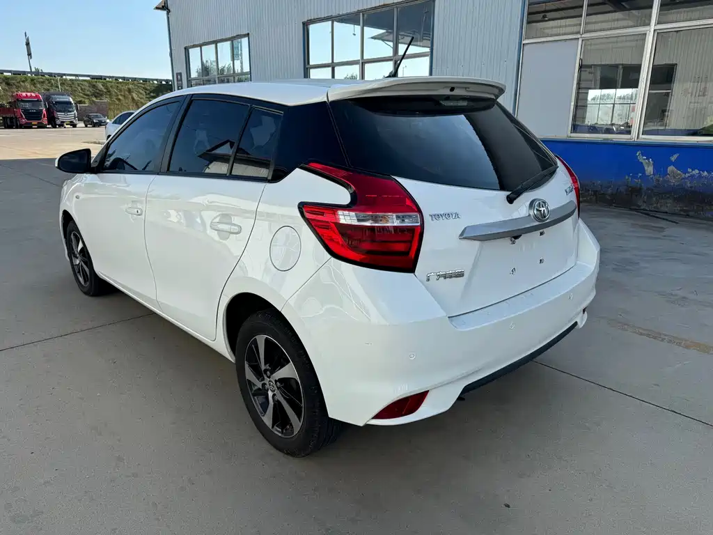 Toyota Yaris L — фото 8