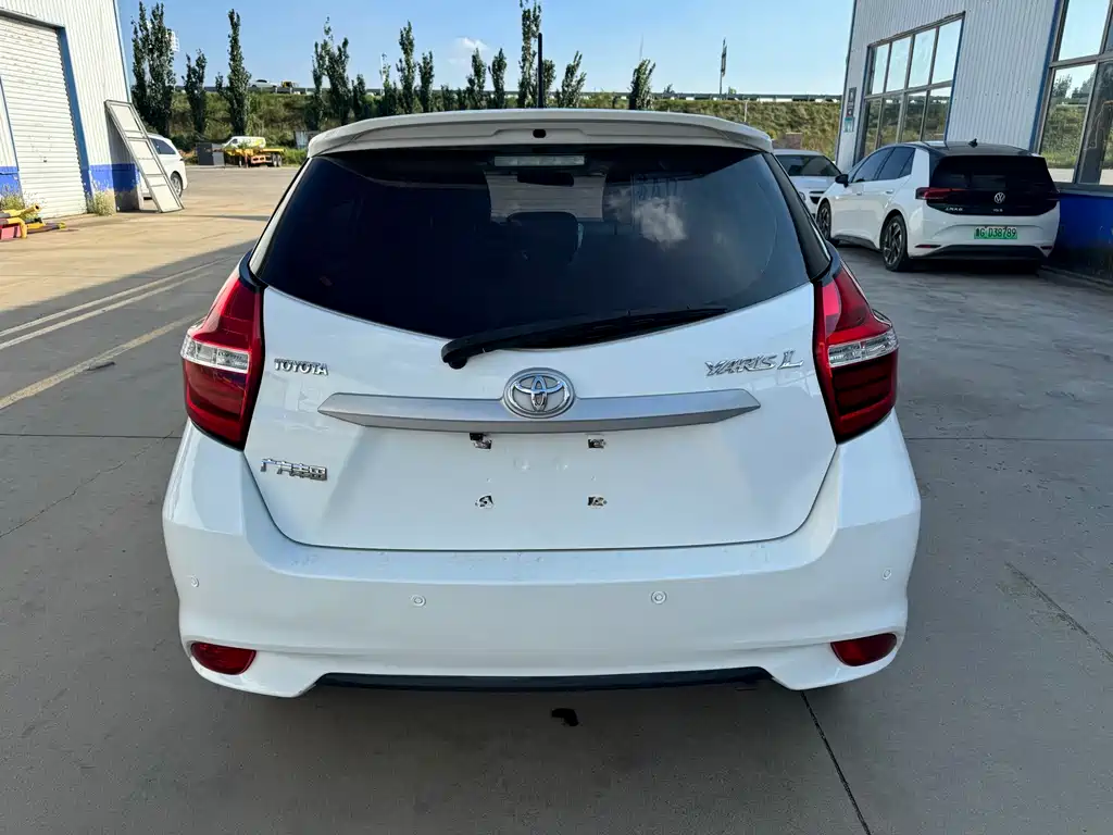 Toyota Yaris L — фото 9