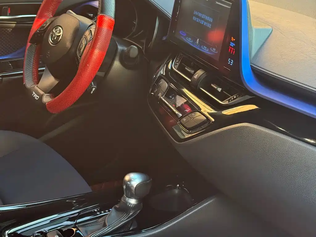 Toyota C-HR — фото 6