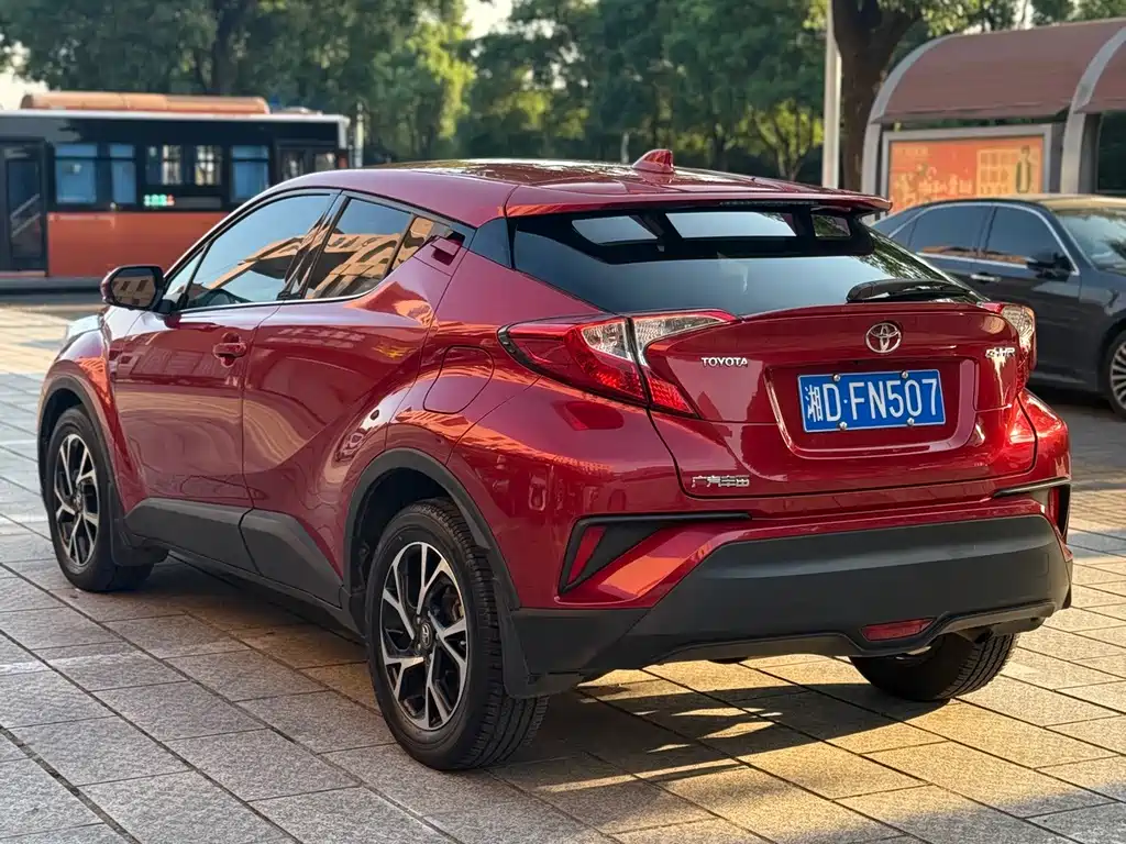 Toyota C-HR — фото 9