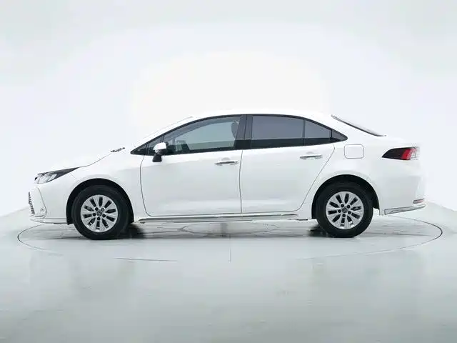 Toyota Corolla — фото 4