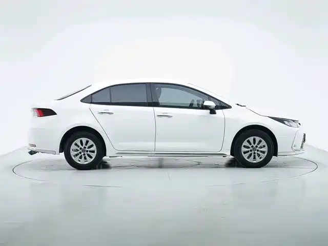 Toyota Corolla — фото 9