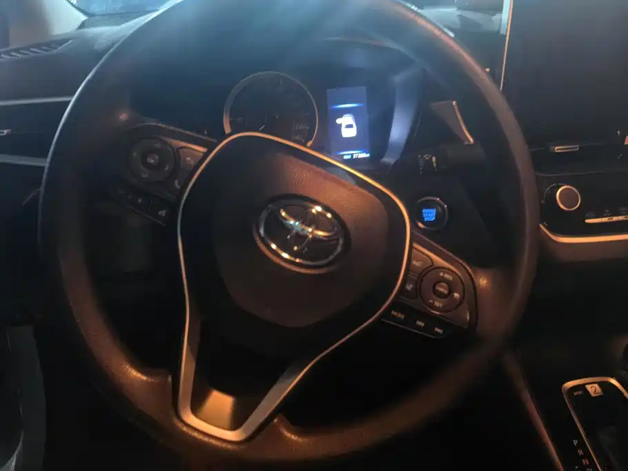 Toyota Corolla — фото 15