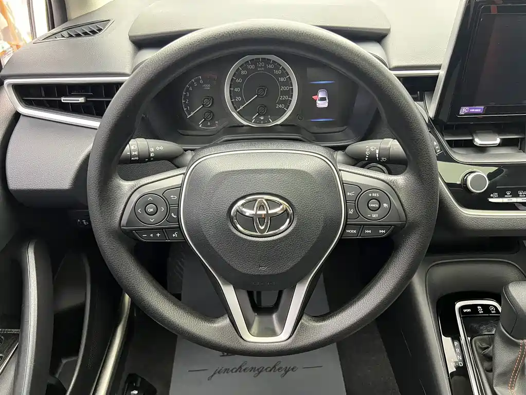 Toyota Corolla — фото 10