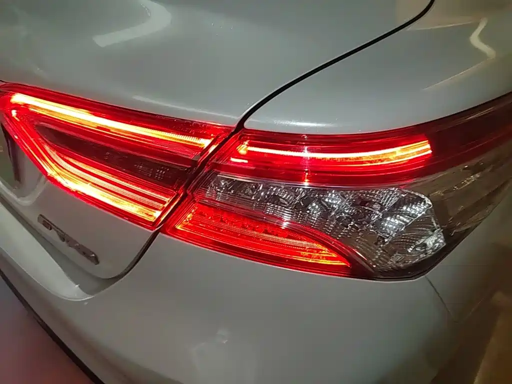 Toyota Camry — фото 8