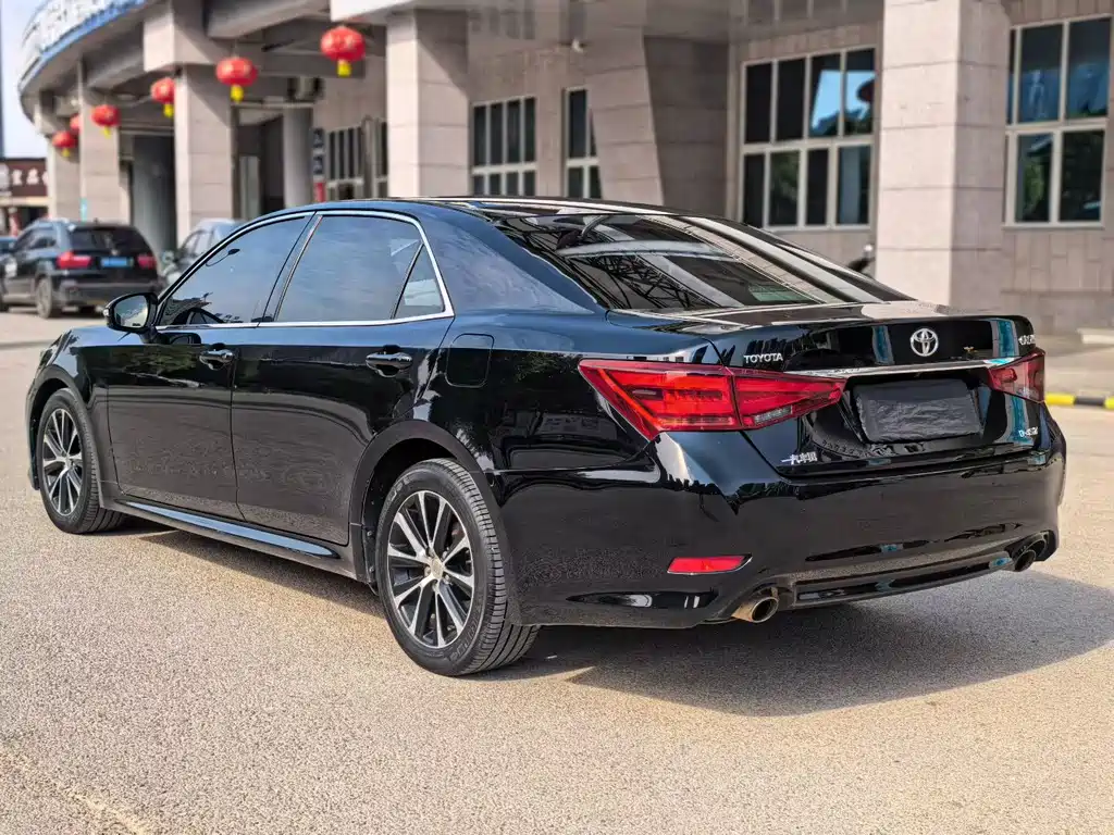 Toyota Crown — фото 4