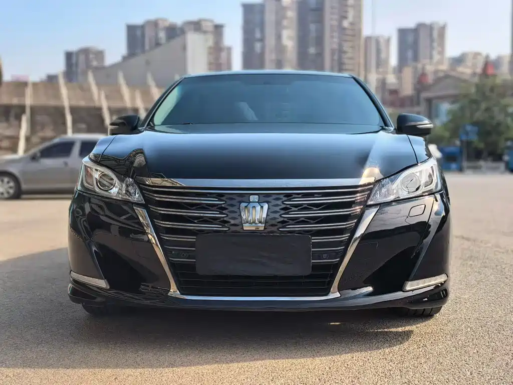 Toyota Crown — фото 5