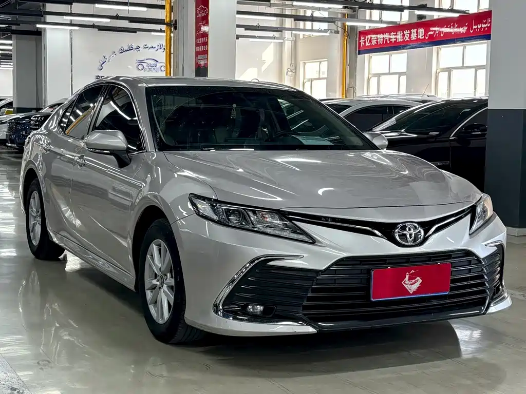 Toyota Camry — фото 3