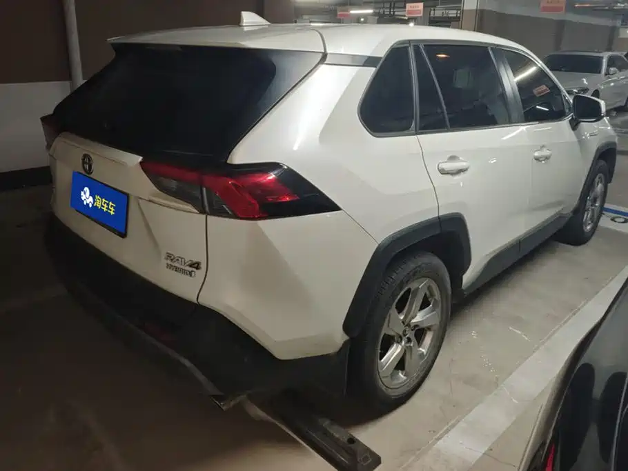 Toyota RAV4 — фото 3