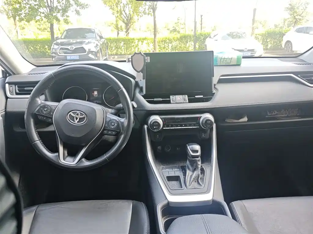 Toyota Wildlander — фото 8