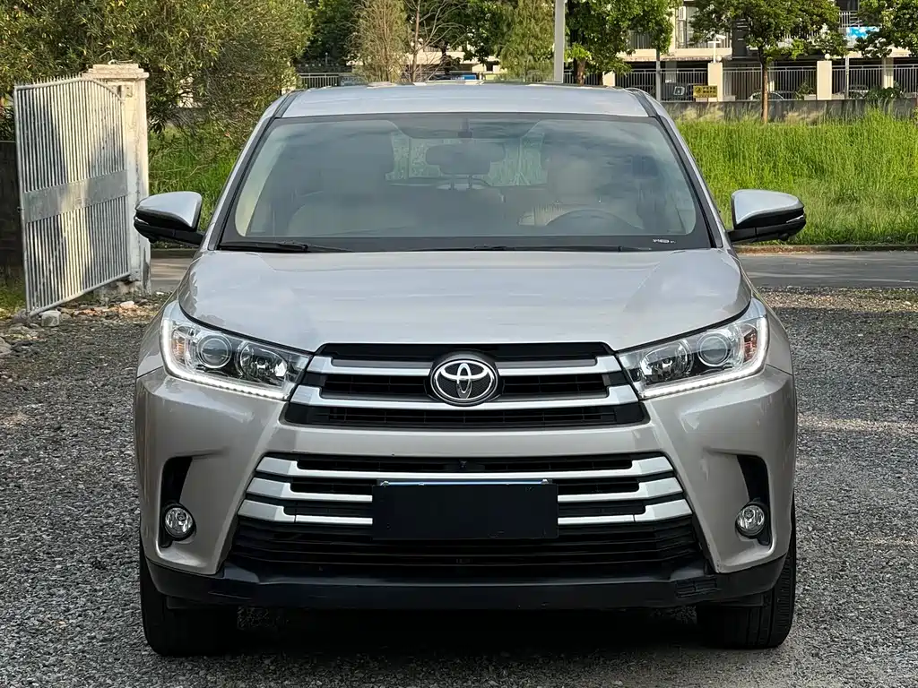 Toyota Highlander — фото 2