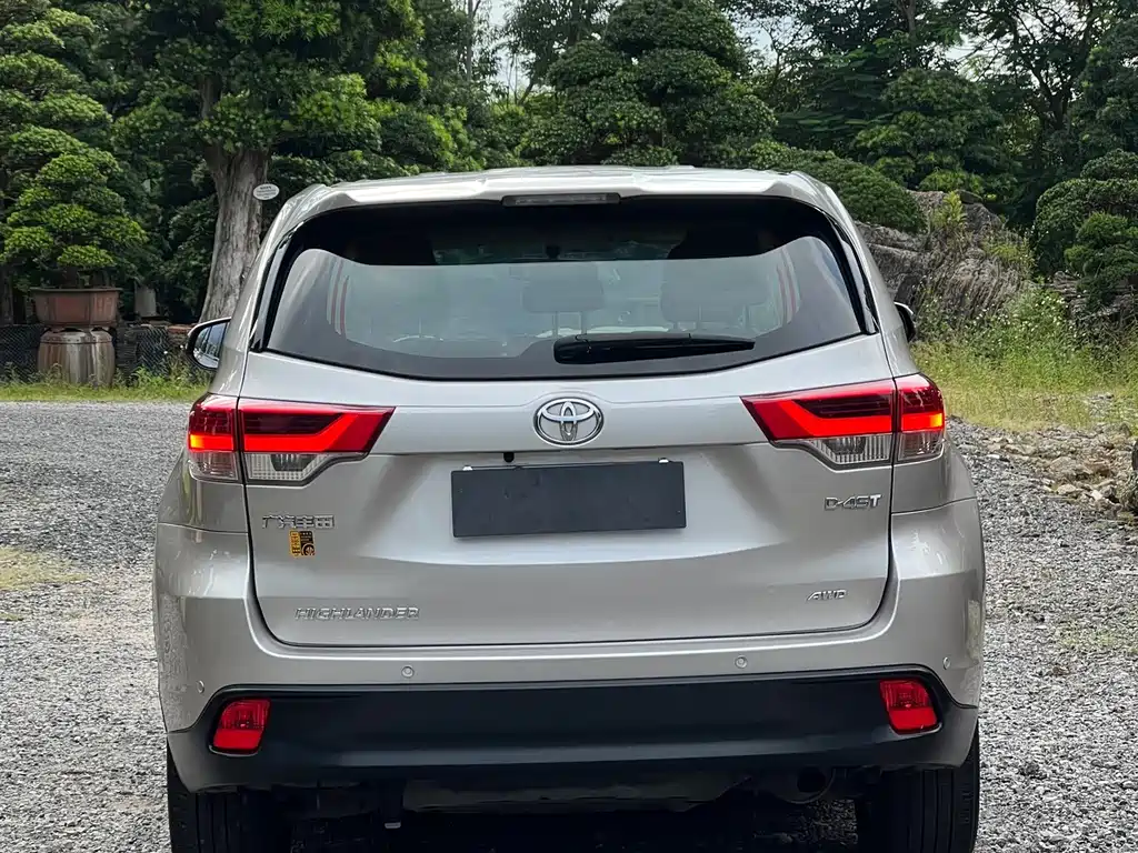 Toyota Highlander — фото 15