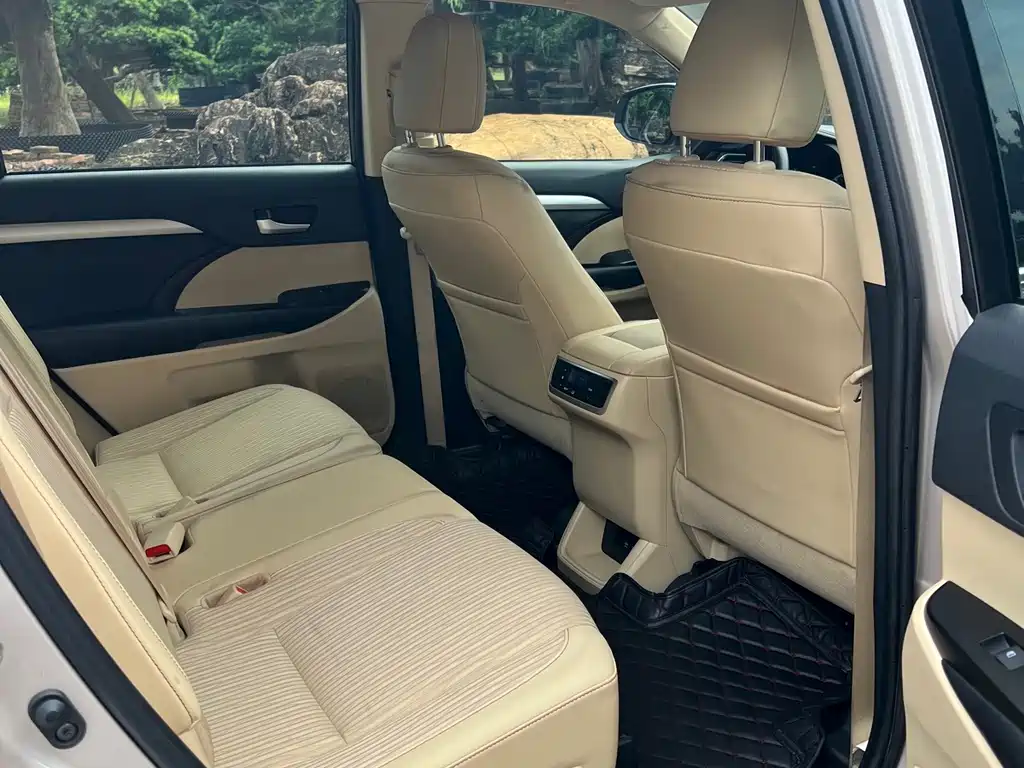 Toyota Highlander — фото 18