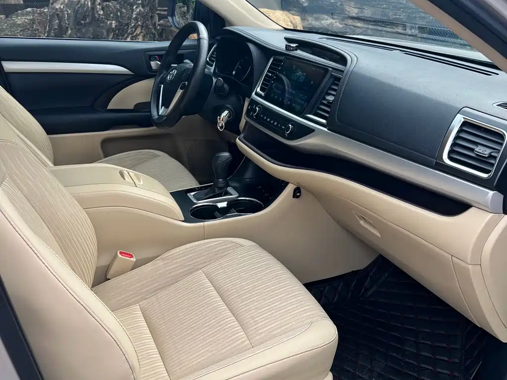 Toyota Highlander — фото 19