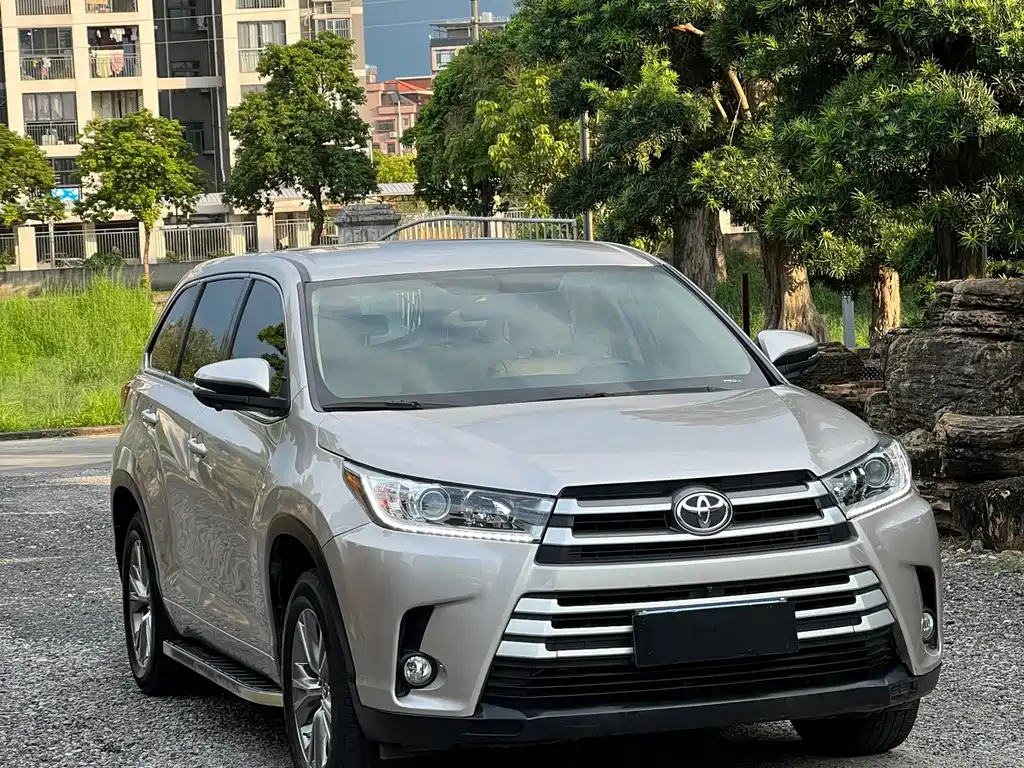 Toyota Highlander — фото 3