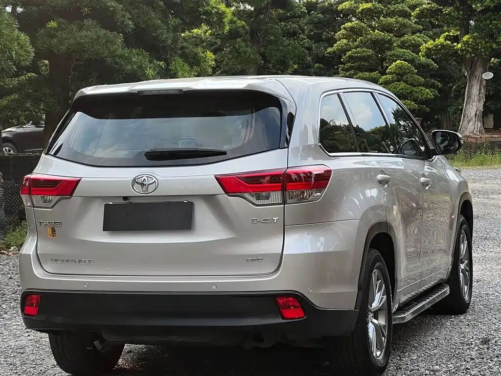 Toyota Highlander — фото 4