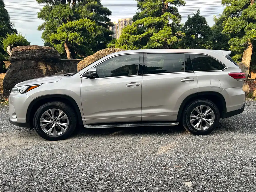 Toyota Highlander — фото 7