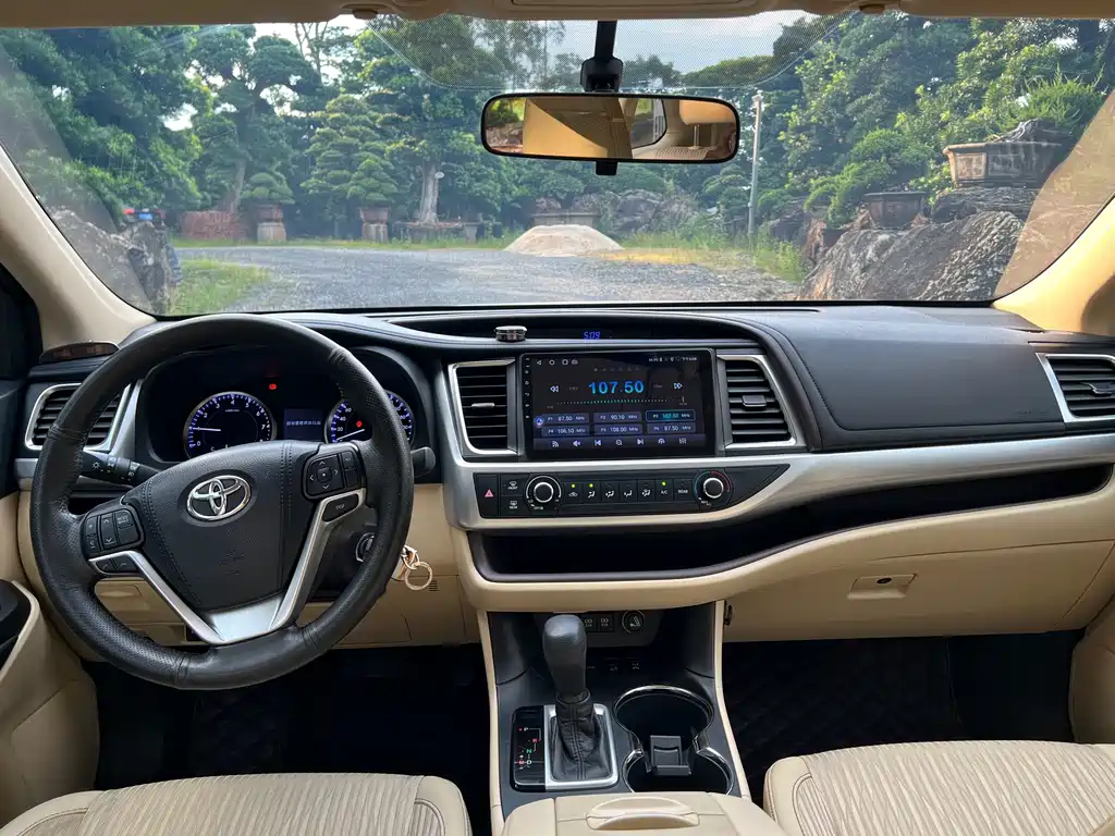 Toyota Highlander — фото 10