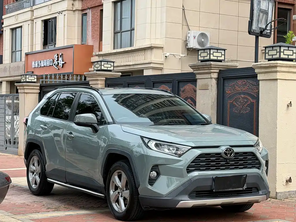 Toyota RAV4 — фото 3