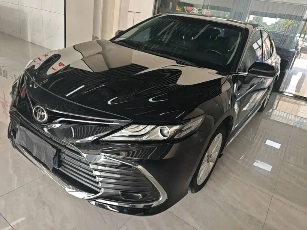 Toyota Camry — фото 2