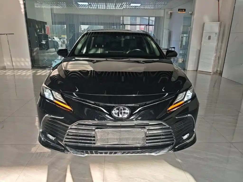 Toyota Camry — фото 3