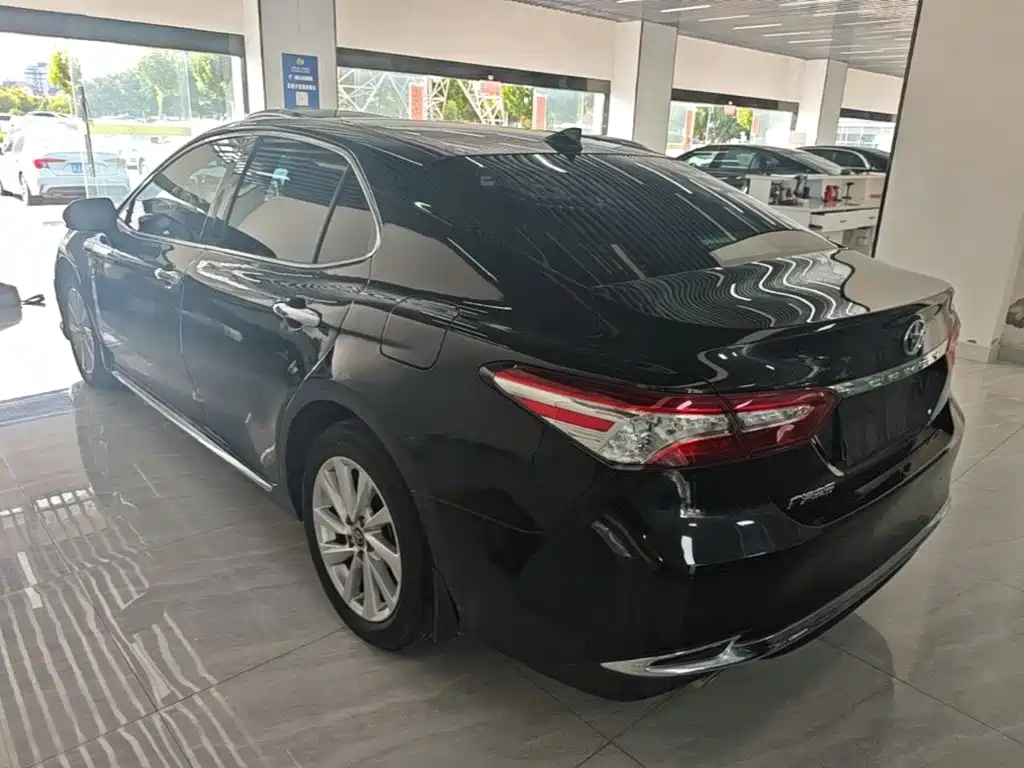 Toyota Camry — фото 5