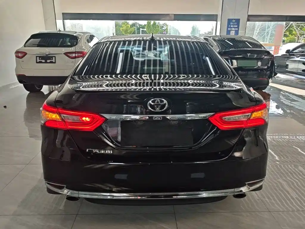 Toyota Camry — фото 6