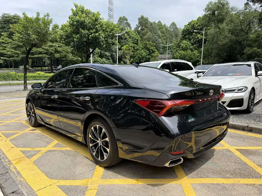 Toyota Avalon — фото 2