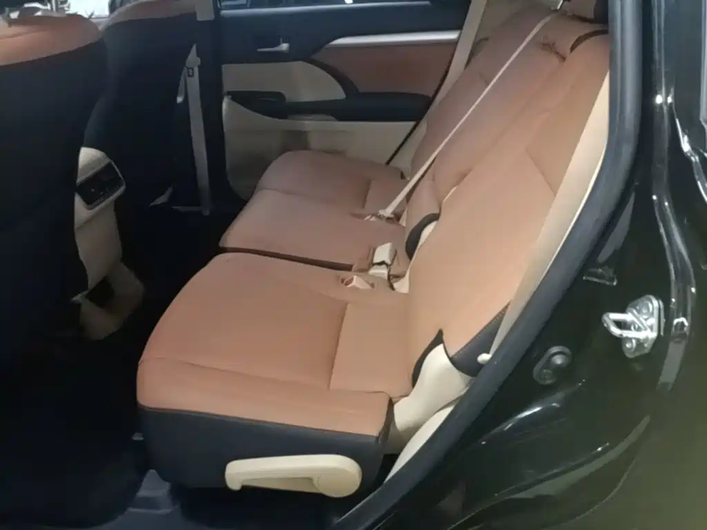 Toyota Highlander — фото 17
