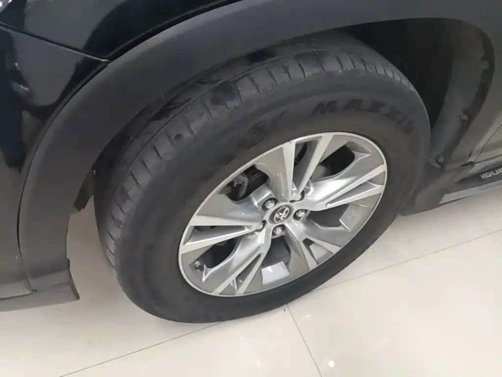 Toyota Highlander — фото 23