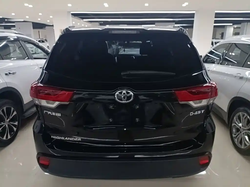Toyota Highlander — фото 6