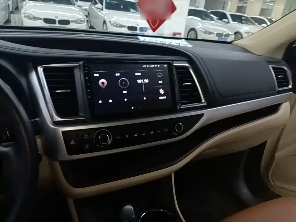Toyota Highlander — фото 10