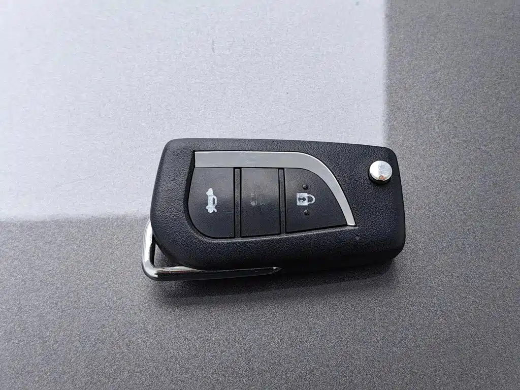 Toyota Sienna — фото 11