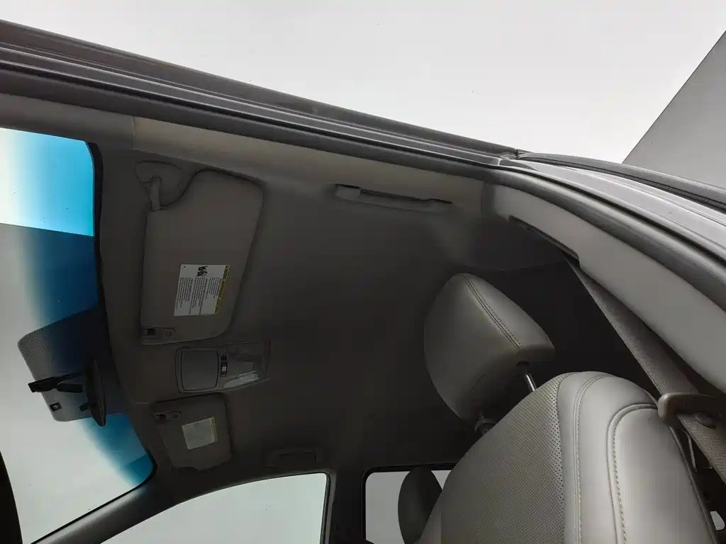 Toyota Sienna — фото 21