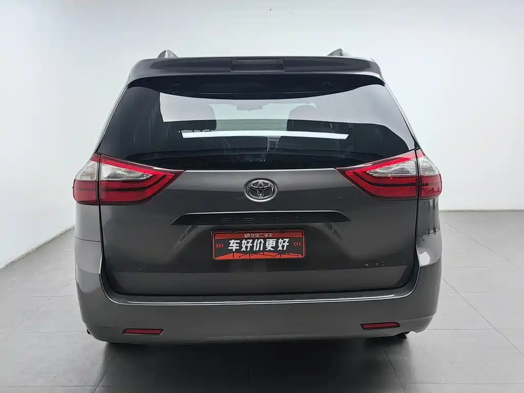 Toyota Sienna — фото 4