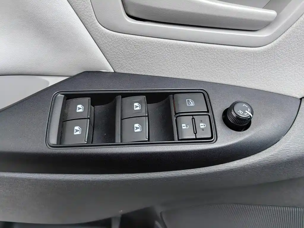 Toyota Sienna — фото 7