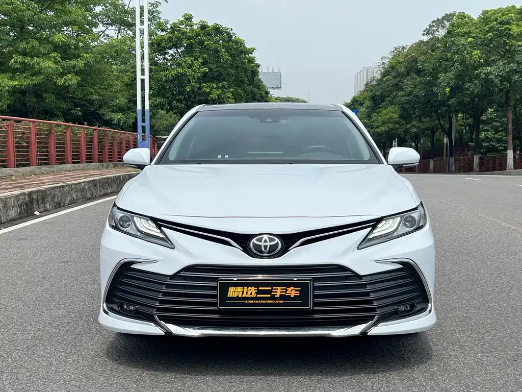 Toyota Camry — фото 3
