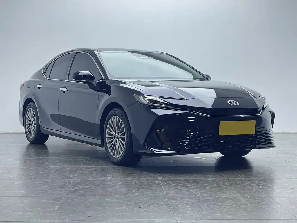 Toyota Camry — фото 3
