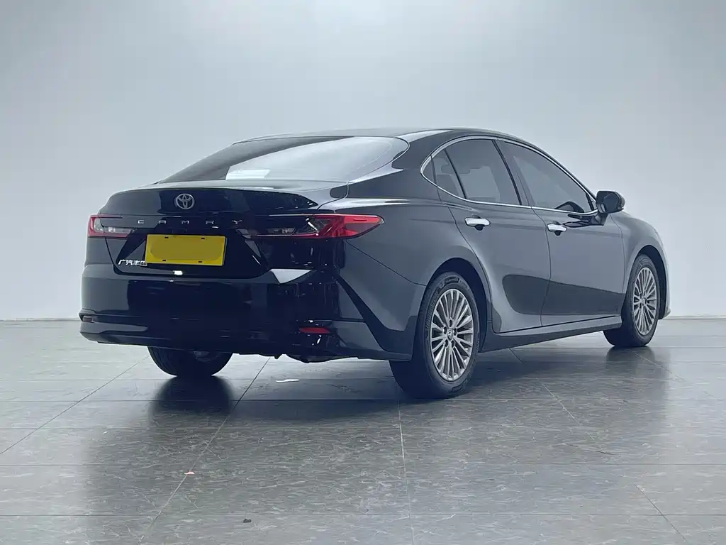 Toyota Camry — фото 4