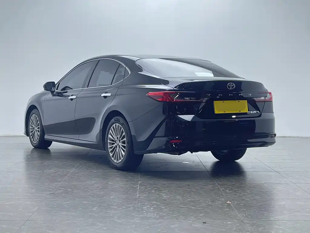 Toyota Camry — фото 6