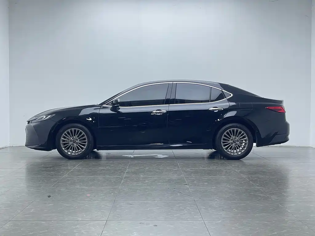 Toyota Camry — фото 8