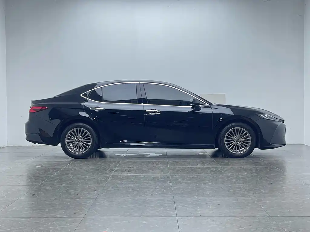 Toyota Camry — фото 9
