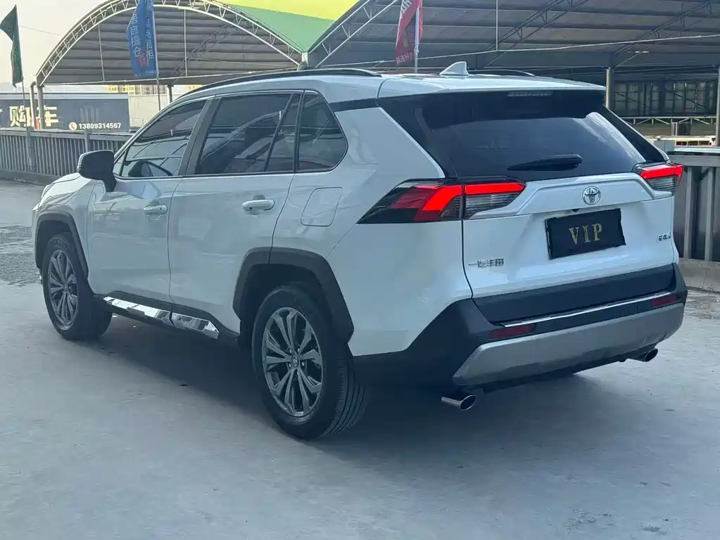 Toyota RAV4 — фото 4