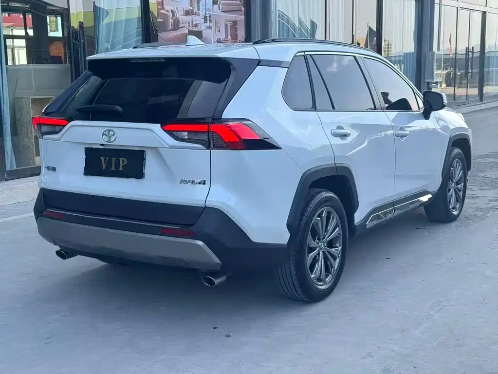 Toyota RAV4 — фото 6
