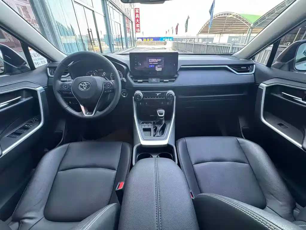 Toyota RAV4 — фото 8