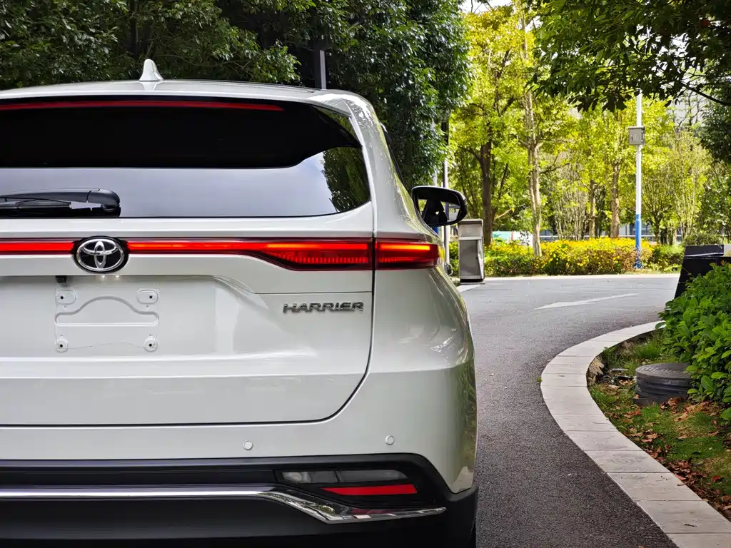 Toyota Harrier — фото 7