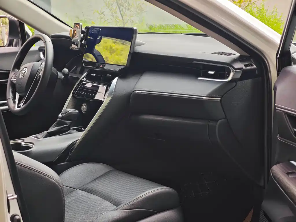 Toyota Harrier — фото 10